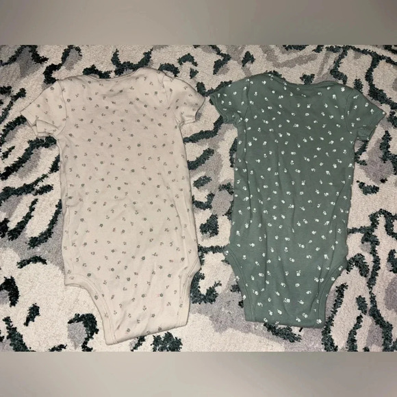Carters Lot (2 onesies and 1 pant)  size 12 months​ - Picture 3 of 6